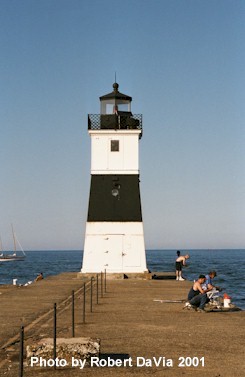 erie_pier2.jpg (21431 bytes)