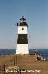 erie_pier2.jpg (21431 bytes)