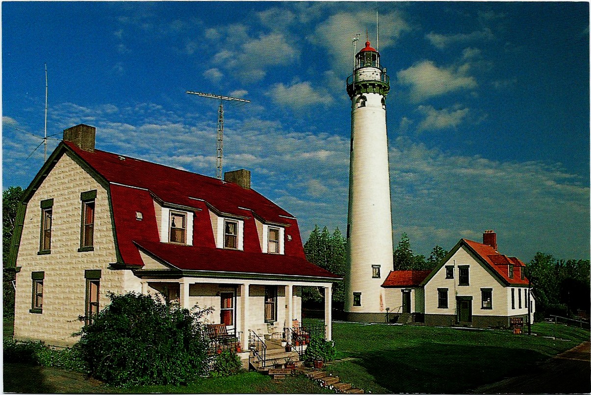 Presque Isle Lighthouse Postcard 5939 (MI)
