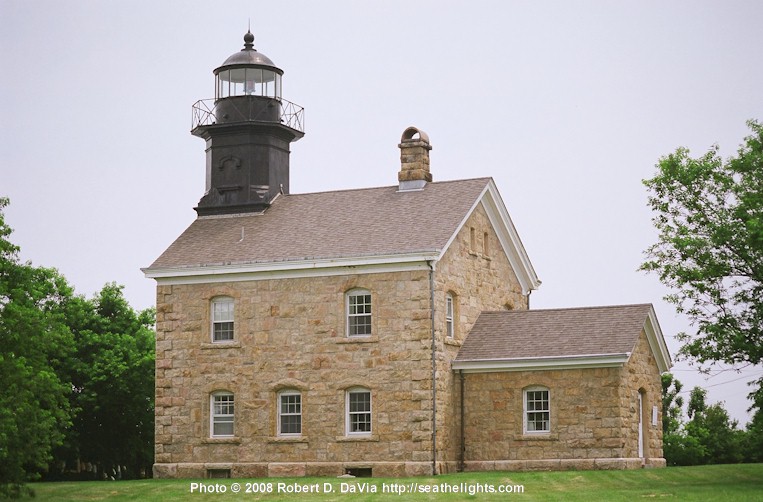 Old Field Lighthouse https://www.seathelights.com