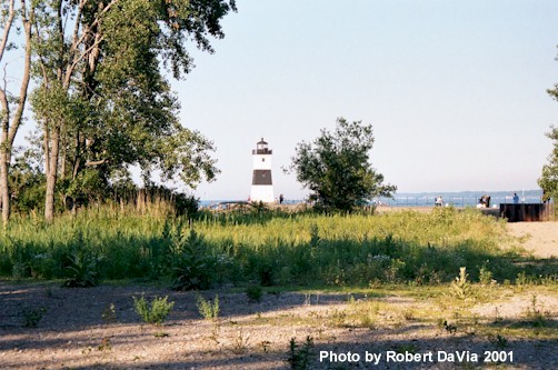 erie_pier1.jpg (70429 bytes)