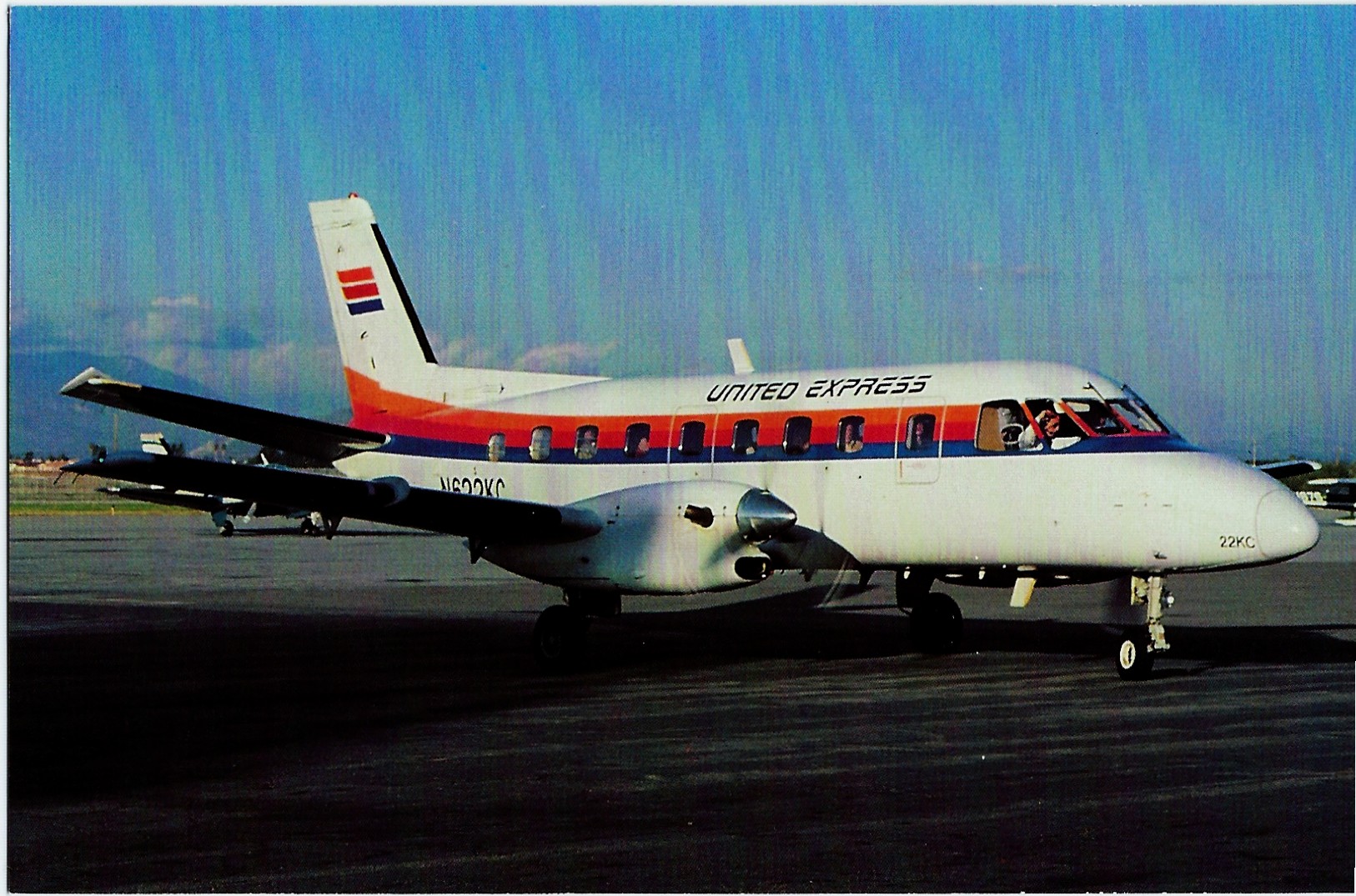 UNITED EXPRESS/WESTAIR Airplane Postcard N622KC - Click Image to Close