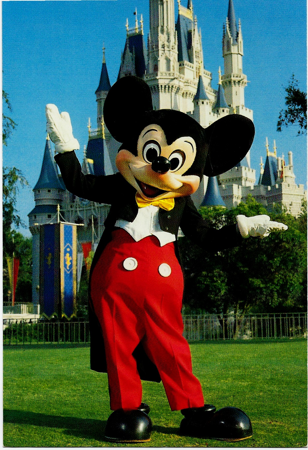 Walt Disney World Mickey Mouse You're as Welcome as Can Be!