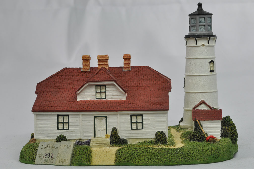 Chatham, MA Lighthouse HL172 #1992/9500 1996 Harbour Lights® Chatham, MA Lighthouse HL172 #1992/9500 1996 Harbour Lights®