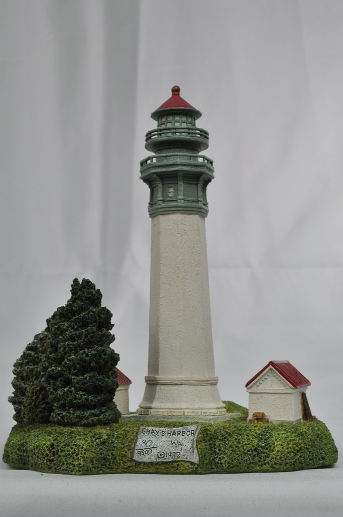 Gray's Harbor, WA Lighthouse HL202 #80/9500 1997 Harbour Lights® Gray's Harbor, WA Lighthouse HL202 #80/9500 1997 Harbour Lights®