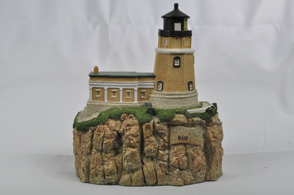 Split Rock, MN HL412 8258 1995 Harbour Lights® Split Rock, MN HL412 8258 1995 Harbour Lights®
