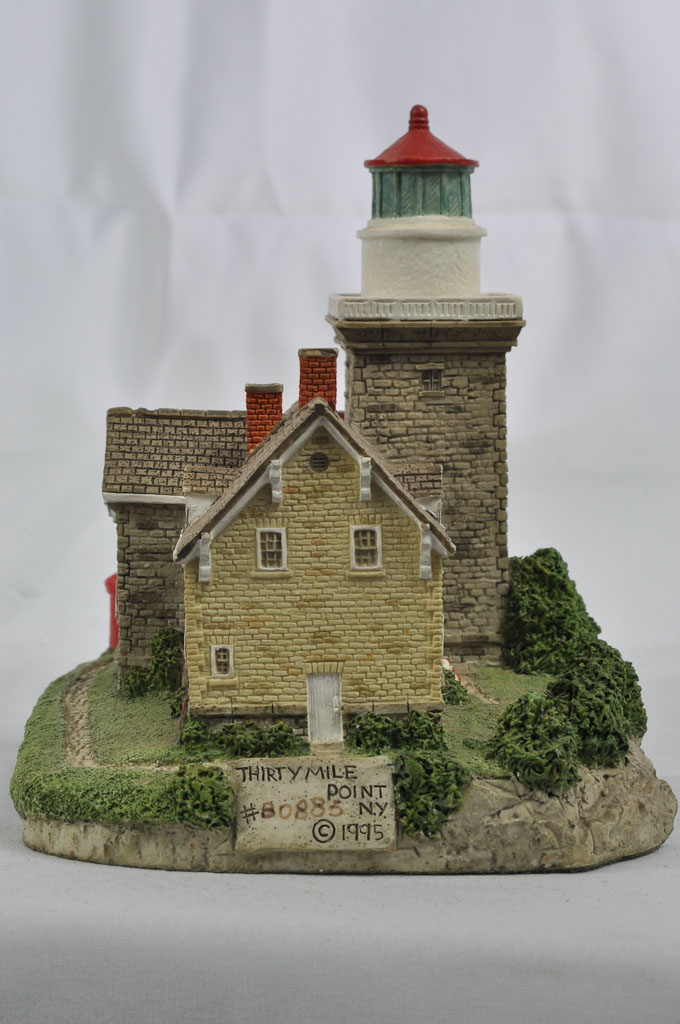 30 Mile Point, NY Lighthouse HL414 80885 1995 Harbour Lights® - Click Image to Close