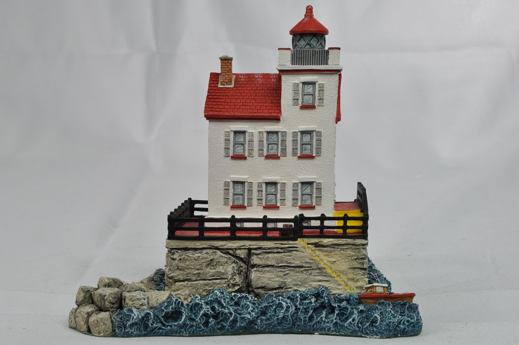 Lorain, OH Lighthouse HL207 #3028/10000 1998 Harbour Lights® - Click Image to Close