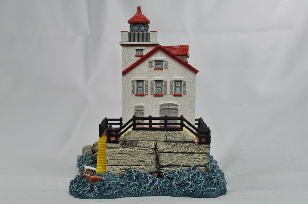 Lorain, OH Lighthouse HL207 #3028/10000 1998 Harbour Lights® - Click Image to Close