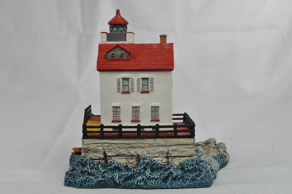 Lorain, OH Lighthouse HL207 #3028/10000 1998 Harbour Lights® - Click Image to Close