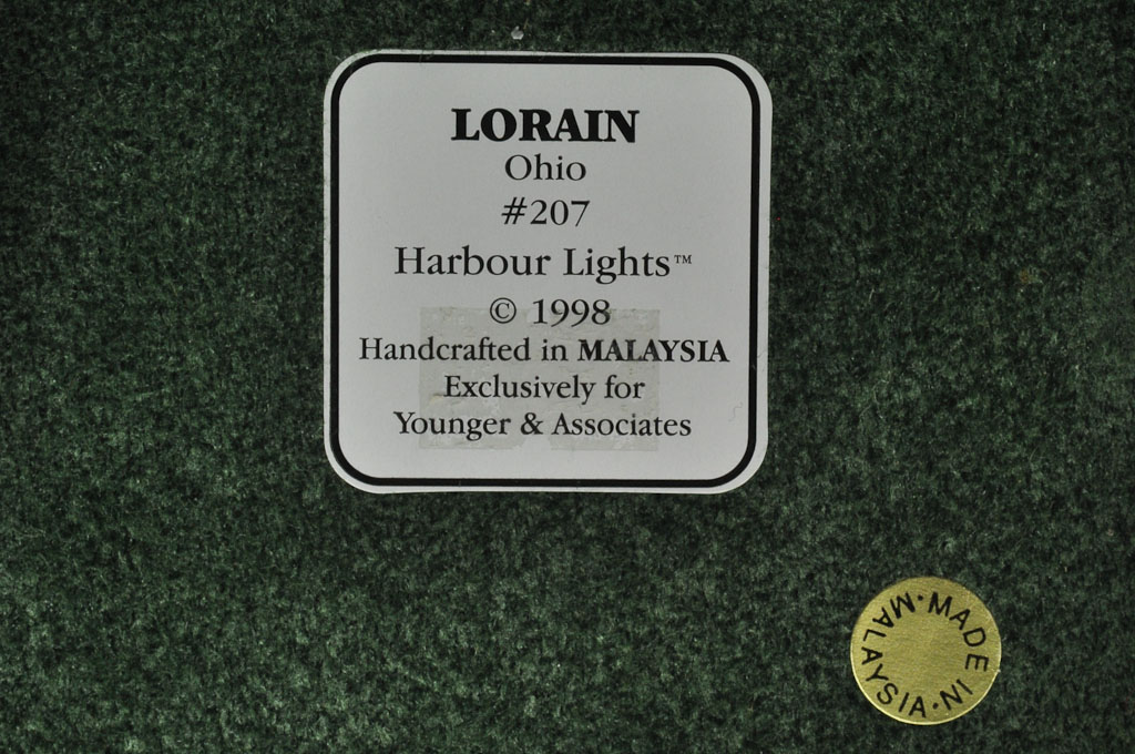 Lorain, OH Lighthouse HL207 #3028/10000 1998 Harbour Lights® - Click Image to Close