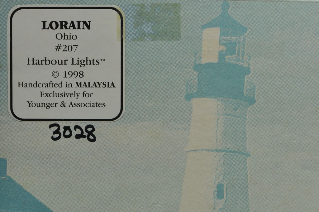 Lorain, OH Lighthouse HL207 #3028/10000 1998 Harbour Lights® - Click Image to Close