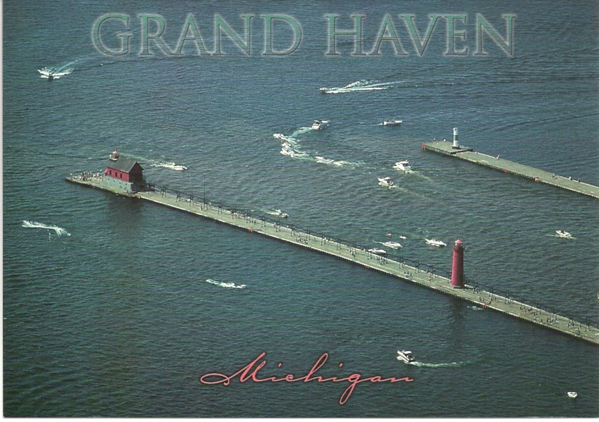 Grand Haven Lighthouse Postcard GH-106 (MI)