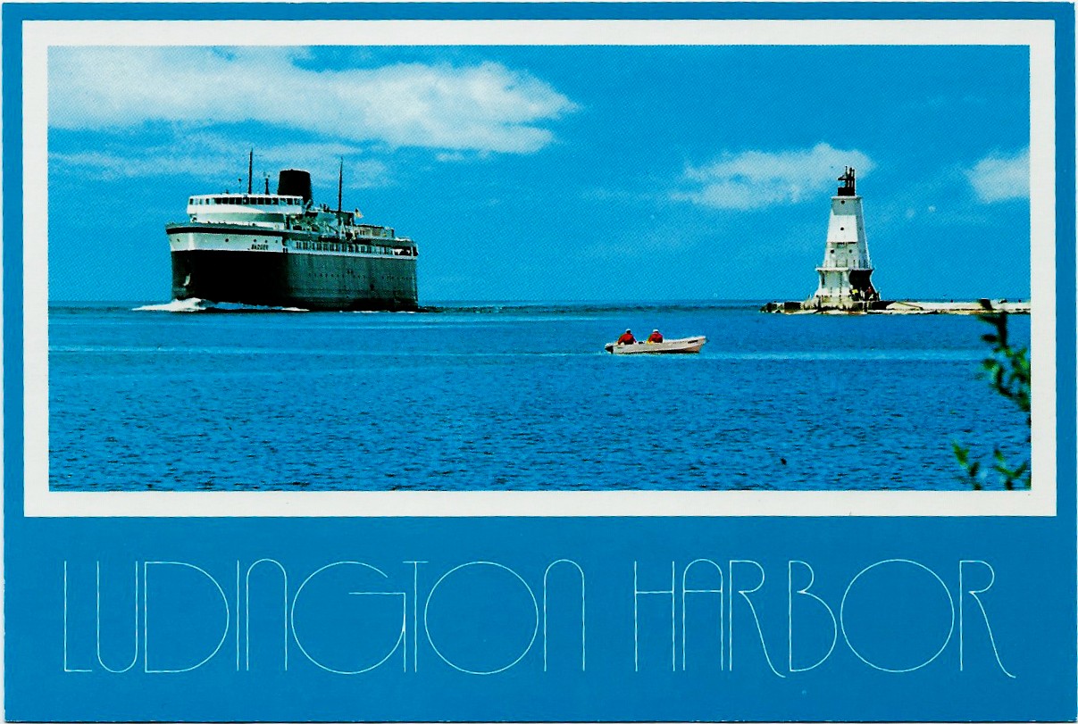 Ludington Harbor Lighthouse Postcard 4736 - Click Image to Close