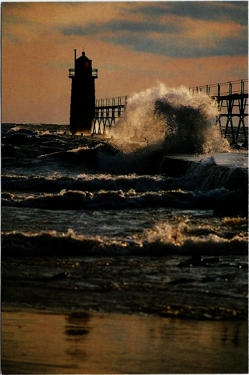 South Haven Pier Light Postcard 2202