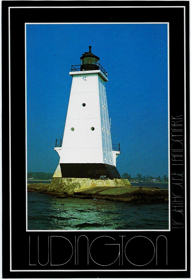 Ludington Lighthouse Landmark Postcard 4749 Black Border * - Click Image to Close