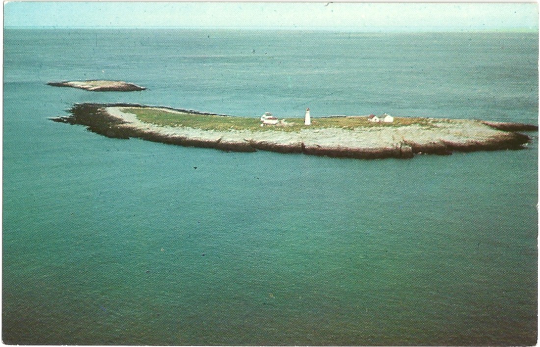 MACHIAS SEAL ISLANDS LIGHTHOUSE POSTCARD 27619 Maine Canada