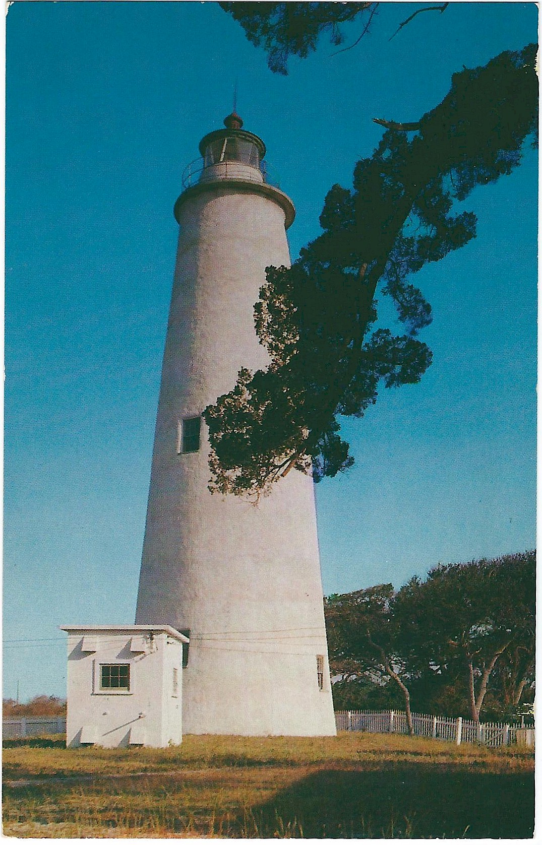 OCRACOKE LIGHTHOUSE POSTCARD 15904 NORTH CAROLINA (NC)