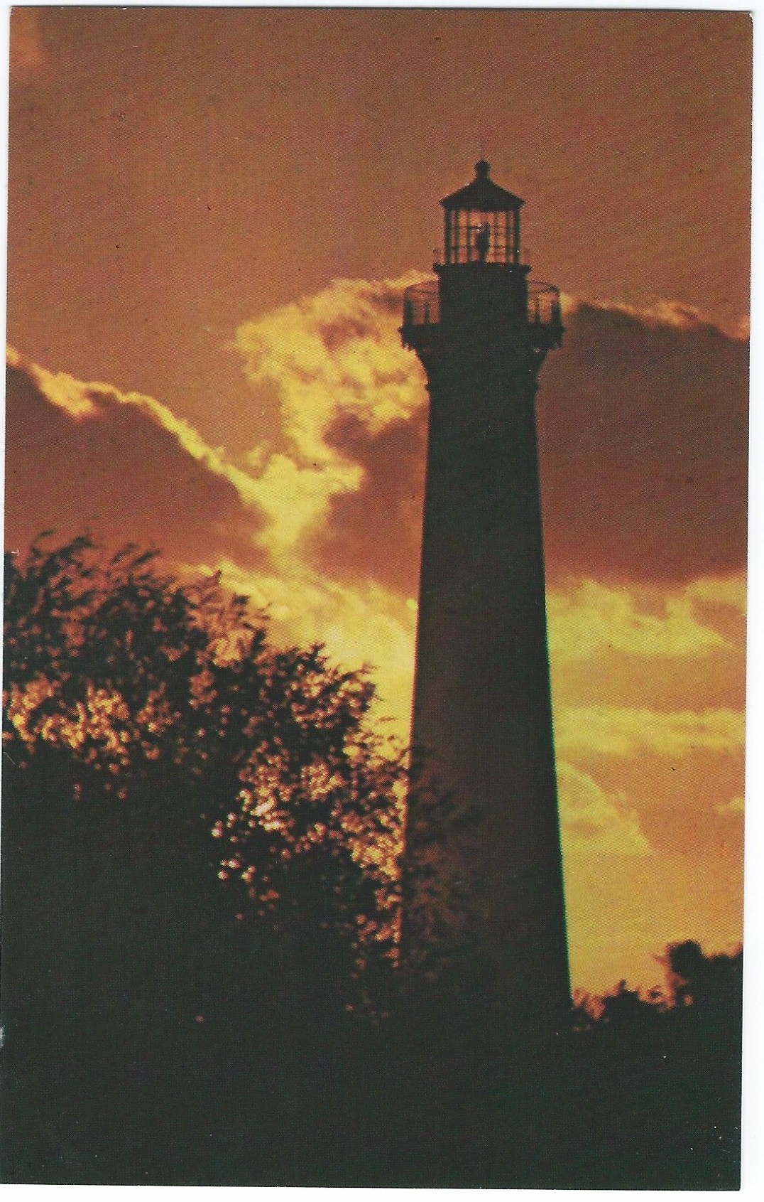 CAPE HATTERAS LIGHTHOUSE SUNRISE POSTCARD P302429 (NC)