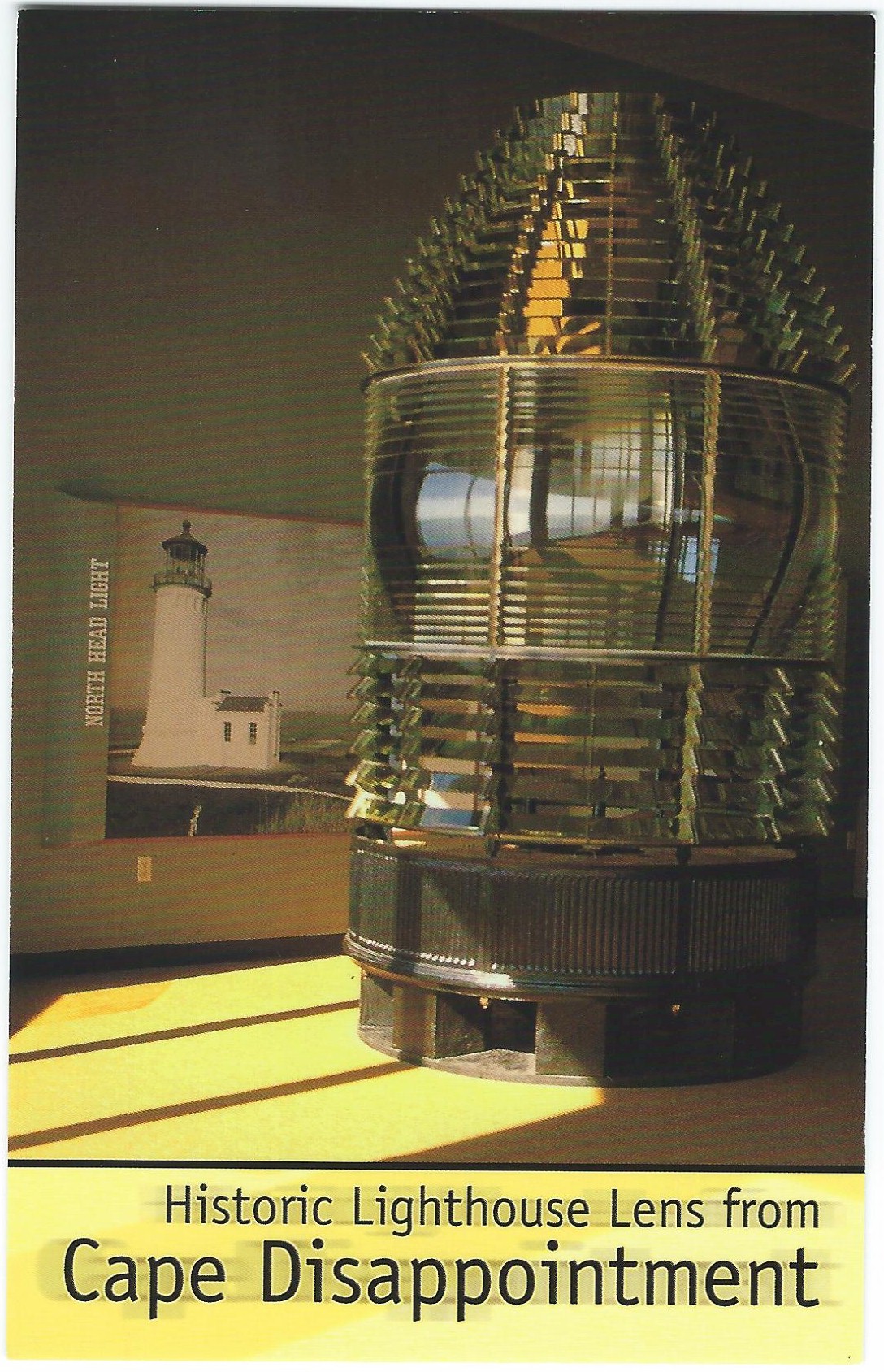 CAPE DISAPPOINTMENT LIGHTHOUSE FRESNEL LENS POSTCARD K42375 (WA)