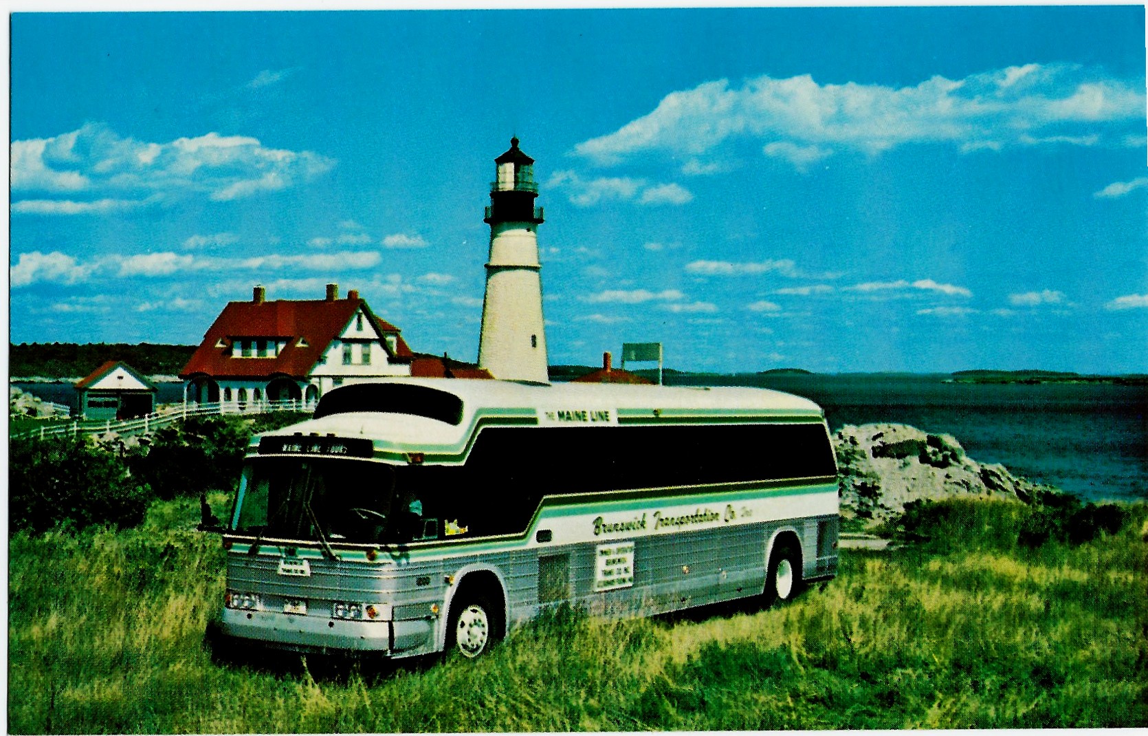 Portland Head Light on Casco Bay, Maine Postcard P2339 - Click Image to Close