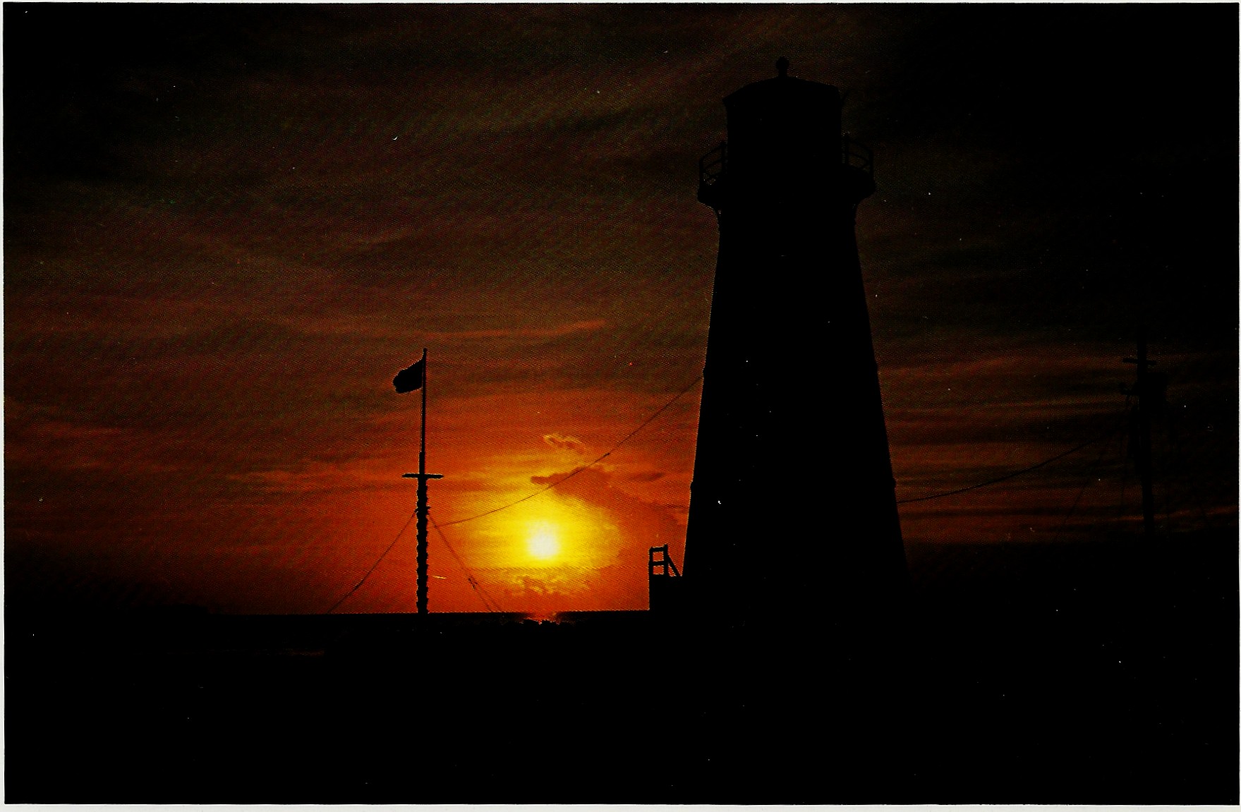 Paradise Island Lighthouse at Sunset Postcard DT-63987-D Bahamas - Click Image to Close