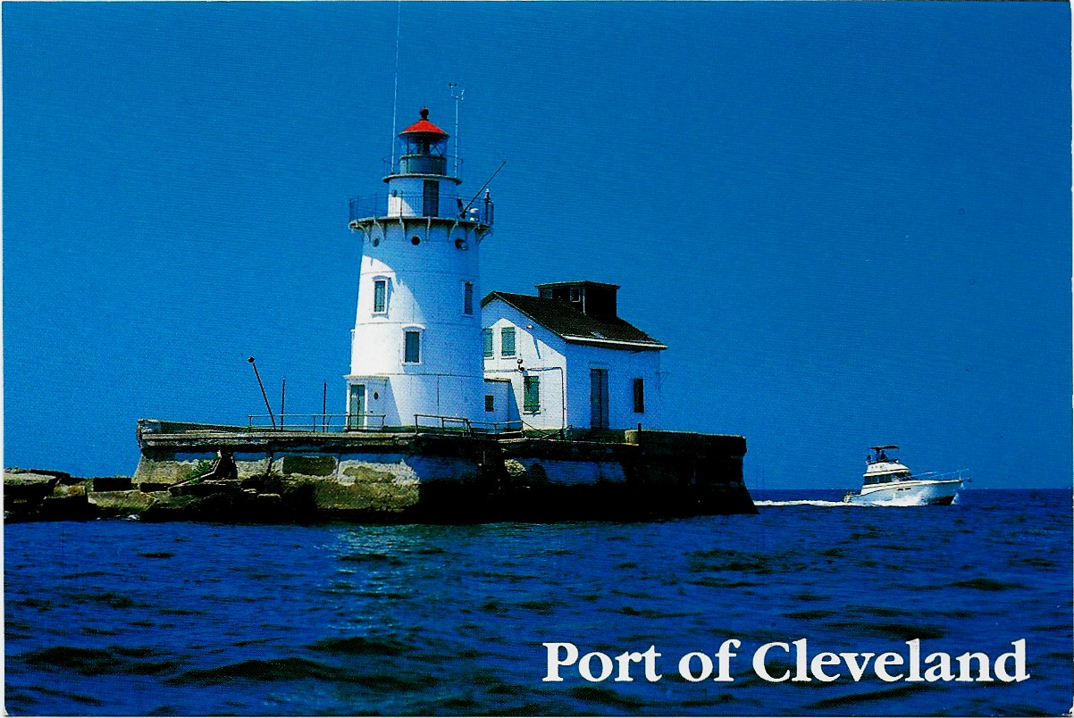 Port of Cleveland West Breakwater Lighthouse Postcard H-256 (OH)