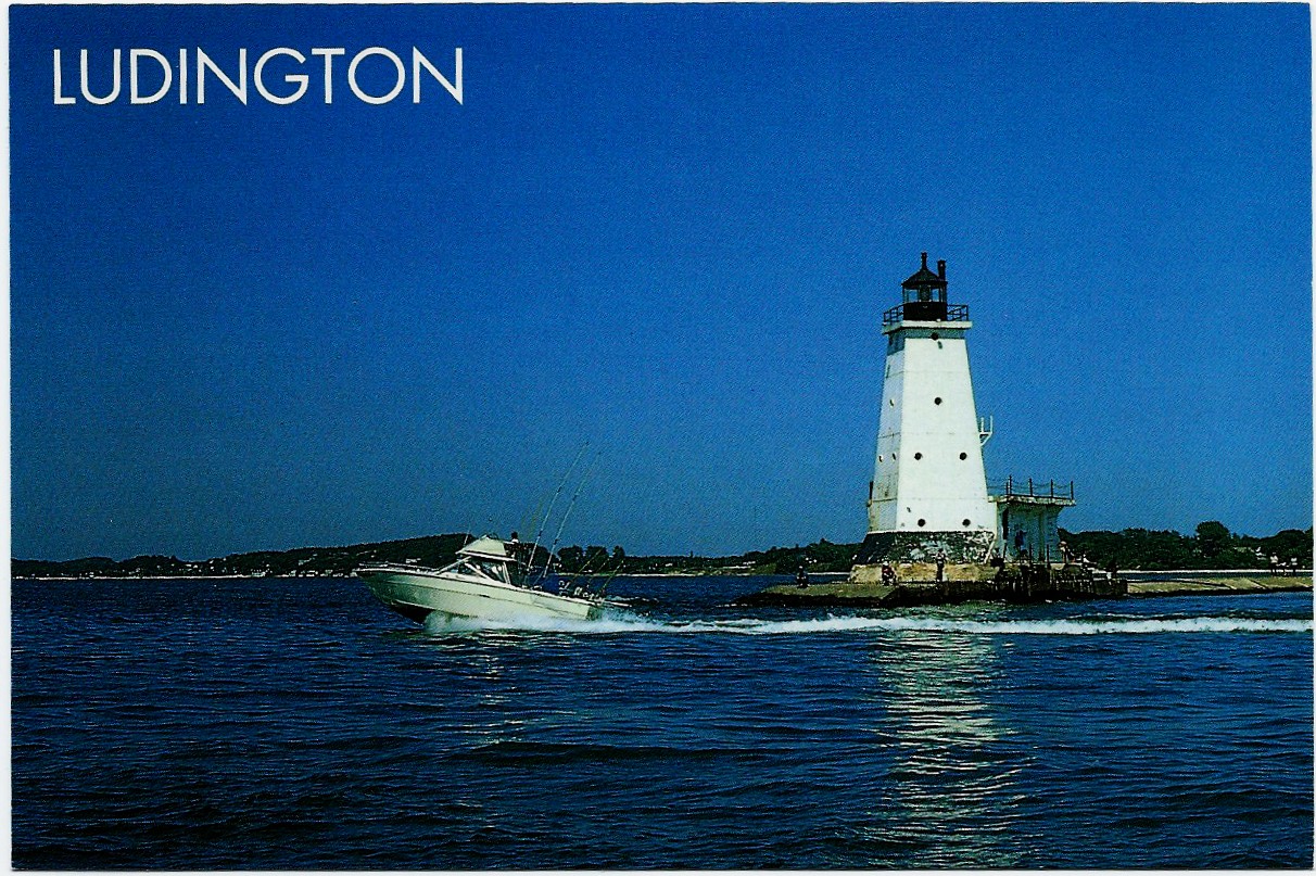 Ludington Lighthouse Michigan Postcard 4746 (MI) - Click Image to Close