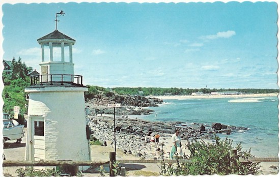 LOBSTER POINT LIGHTHOUSE MAINE POSTCARD M-1418 Maine (ME)
