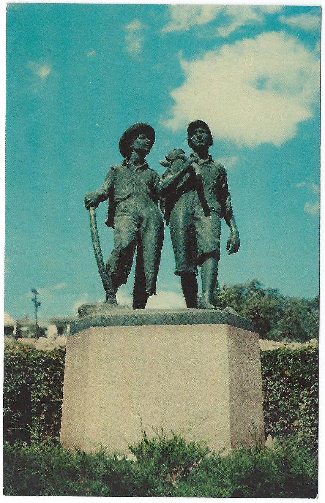 TOM SAWYER HUCKLEBERRY FINN STATUE CARDIFF HILL POSTCARD 68315